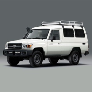 El Vehículo Refrigerado de Transporte de Vacunas (RVTV) es un 4x4 que incluye un frigorífico fijo en el vehículo. El RVTV se utiliza para el transporte seguro de vacunas, productos farmacéuticos o cualquier otro espécimen a una temperatura de 2-8°C.