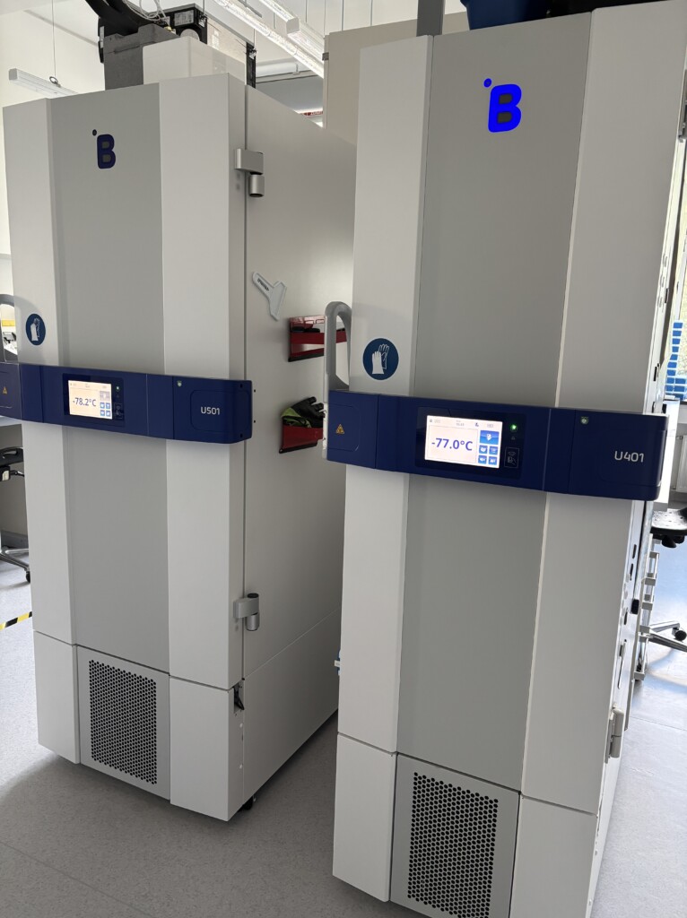 En Immunic AG, cerca de Múnich, los investigadores dependen de los ULT (U401 y U501) de B Medical Systems con monitoreo RTMD para preservar ARN, proteínas y muestras de sangre/plasma, garantizando acceso diario confiable y temperaturas estables.