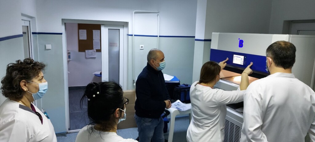 El centro regional de Bihor emplea CSF61 junto con congeladores U y F para cumplir los estándares europeos de congelación rápida y almacenamiento de sangre.