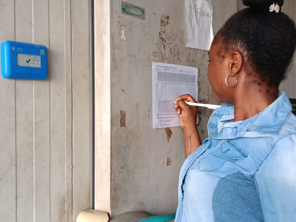 El NPHCDA de Nigeria usa GT Mini para vigilar en tiempo real la temperatura de cámaras frías con millones de dosis de vacunas.