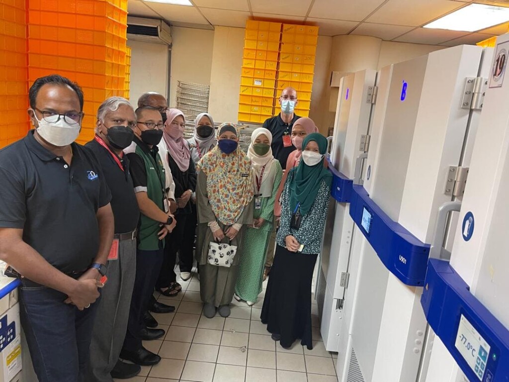 El Centro Nacional de Sangre de Malasia utiliza congeladores de plasma a -40°C, ultracongeladores a -80°C y congeladores de choque MBF/CSF para congelar rápidamente y almacenar de forma segura el plasma destinado a los hospitales de todo el país.